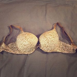 Victoria’s Secret T-Shirt Demi Bra